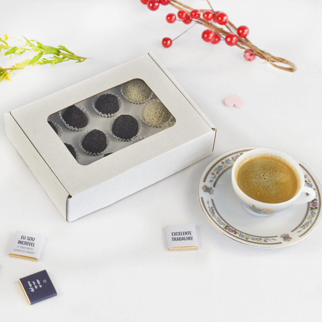 Caixa para 6 brigadeiros Branca com Janela e Divisórias (Pack com 5unid)