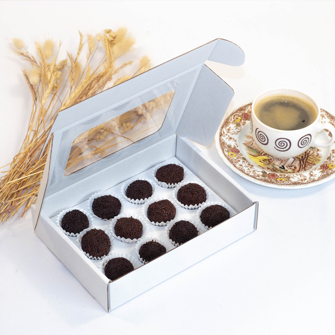 Caixa para 12 brigadeiros Branca com Janela e Divisórias (Pack com 5unid)